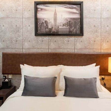 Centrestage Petaling Jaya By Perfect Host Hotel Exterior foto A bedroom at the hotel
