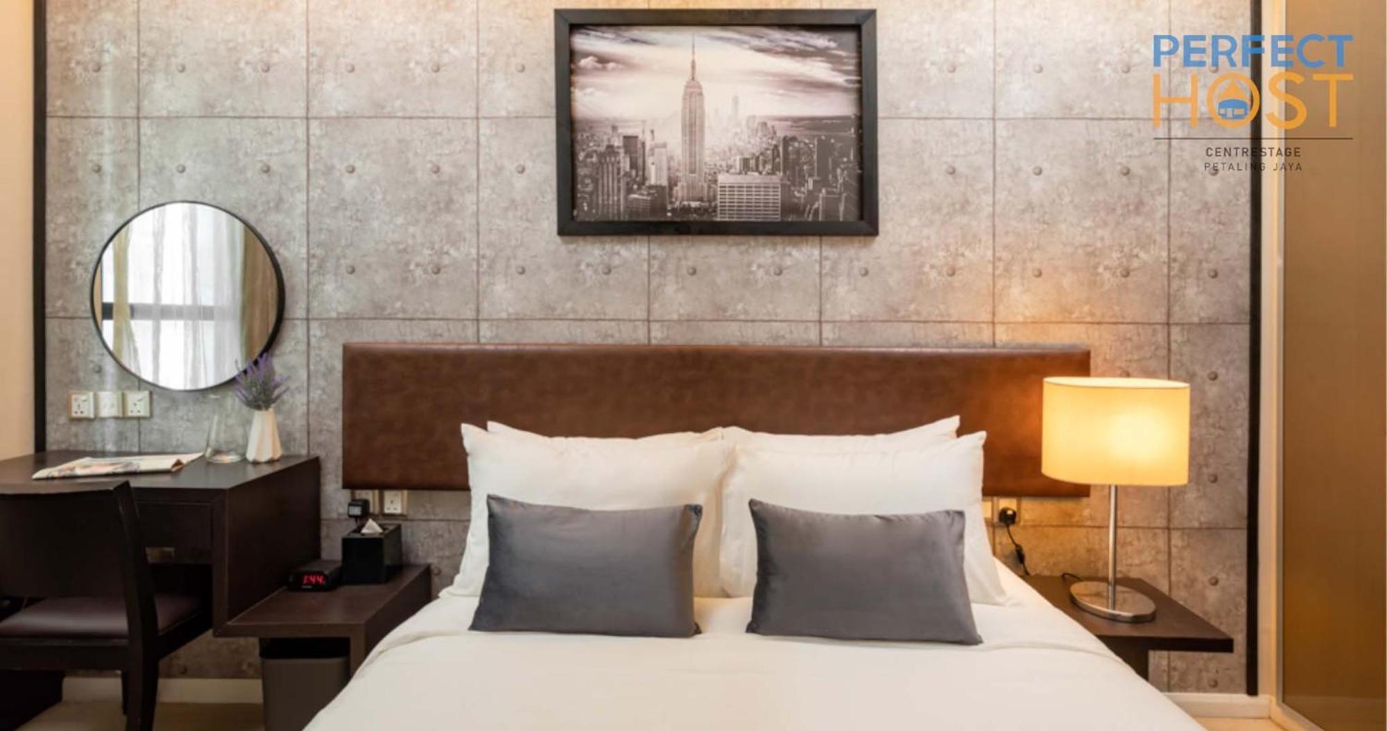 Centrestage Petaling Jaya By Perfect Host Hotel Exterior foto A bedroom at the hotel
