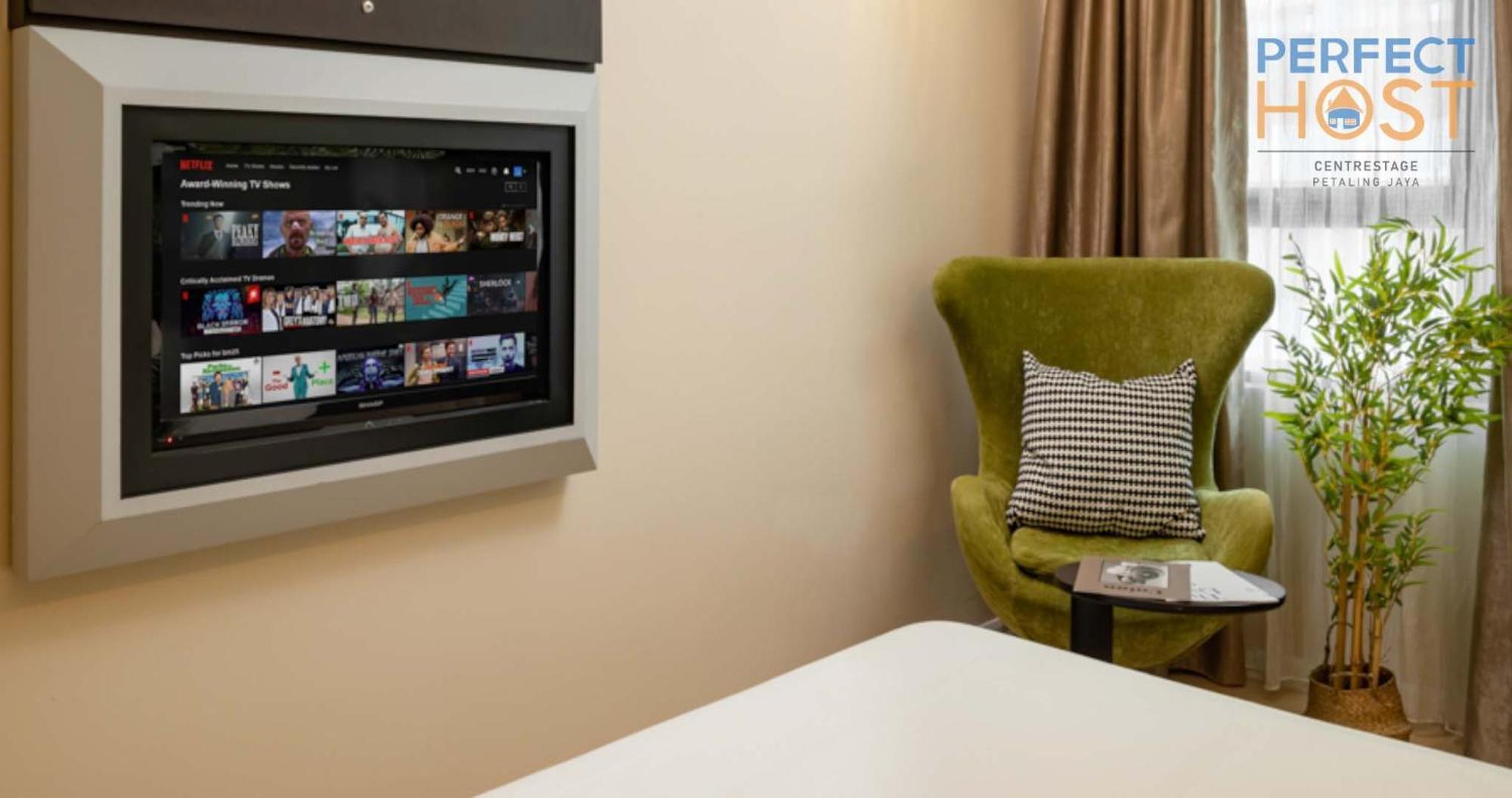 Centrestage Petaling Jaya By Perfect Host Hotel Exterior foto A television in a hotel room